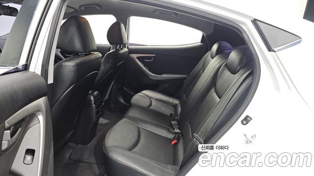 Hyundai AVANTE 2014 — photo 18