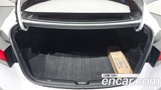 Hyundai AVANTE 2014 — photo 25