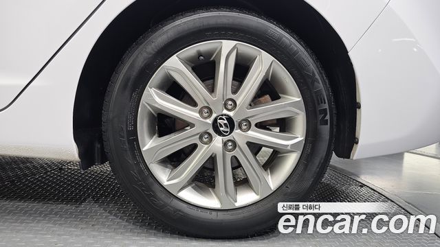 Hyundai AVANTE 2014 — photo 7