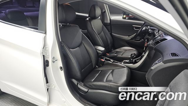 Hyundai AVANTE 2014 — photo 16
