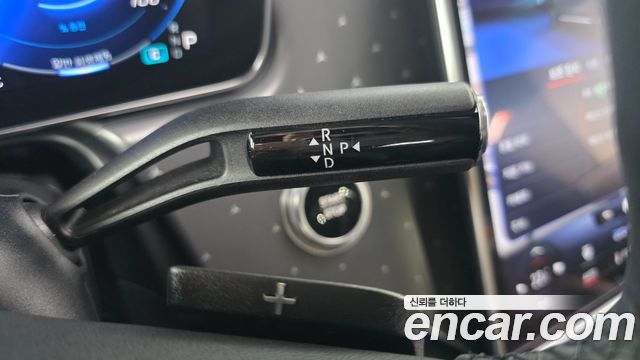 Mercedes-Benz EQE 2023 — photo 12