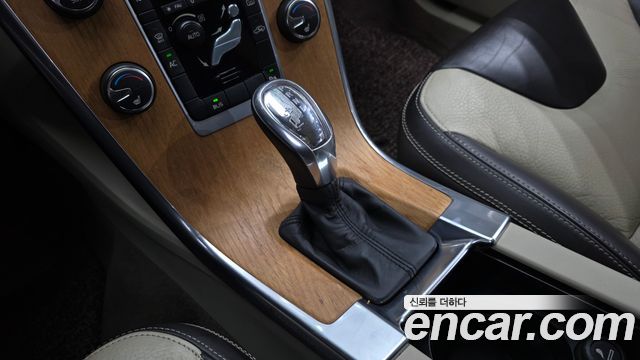 Volvo XC60 2013 — photo 12