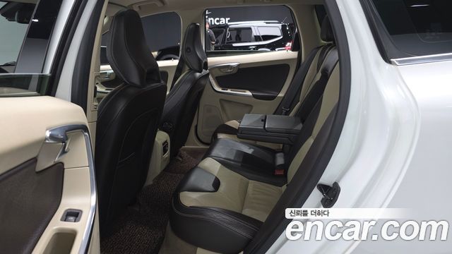 Volvo XC60 2013 — photo 17