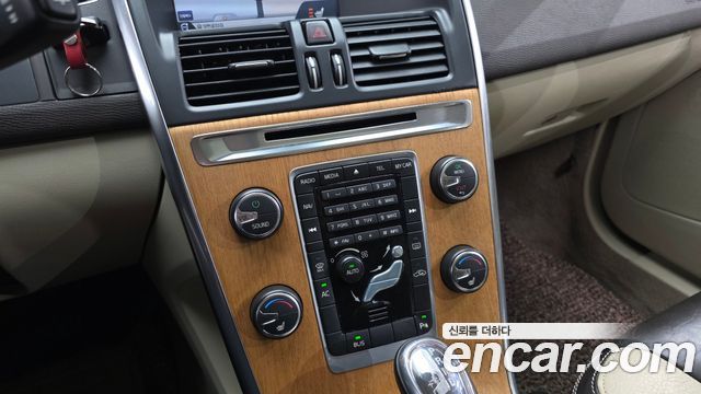 Volvo XC60 2013 — photo 23