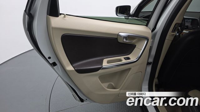 Volvo XC60 2013 — photo 15