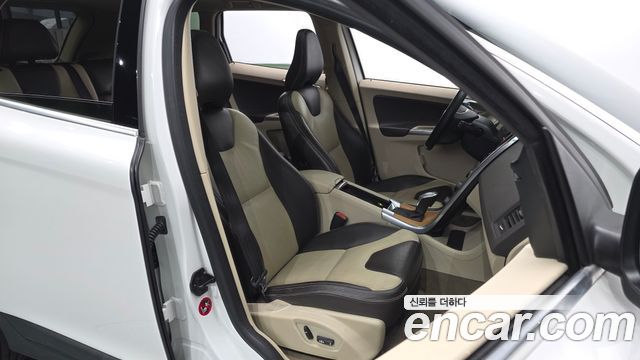 Volvo XC60 2013 — photo 16
