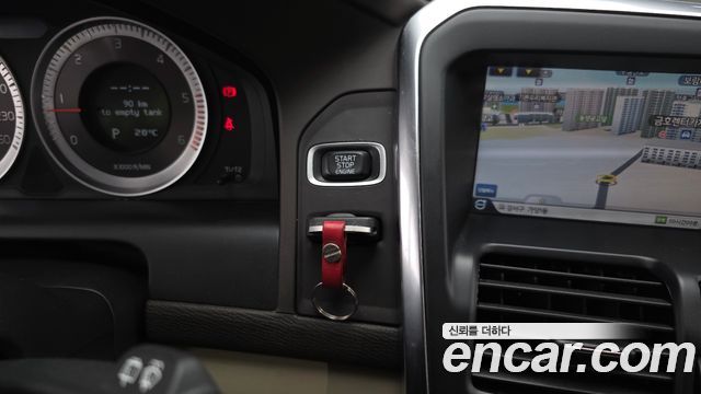 Volvo XC60 2013 — photo 31