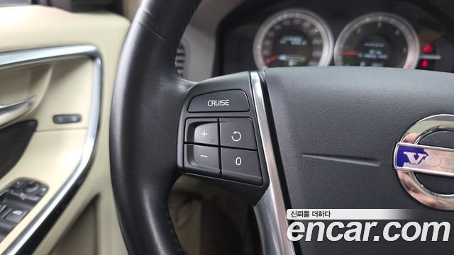 Volvo XC60 2013 — photo 33