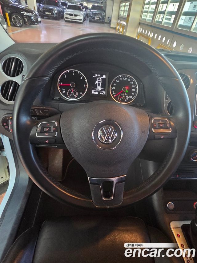 Volkswagen Tiguan 2016 — photo 12