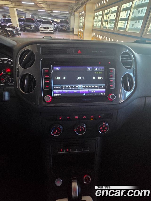 Volkswagen Tiguan 2016 — photo 14