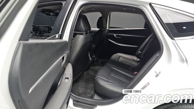 Hyundai Sonata 2023 — photo 17