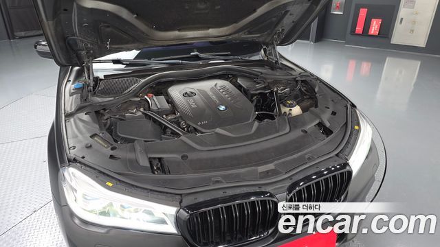 BMW 7-Series 2017 — photo 6