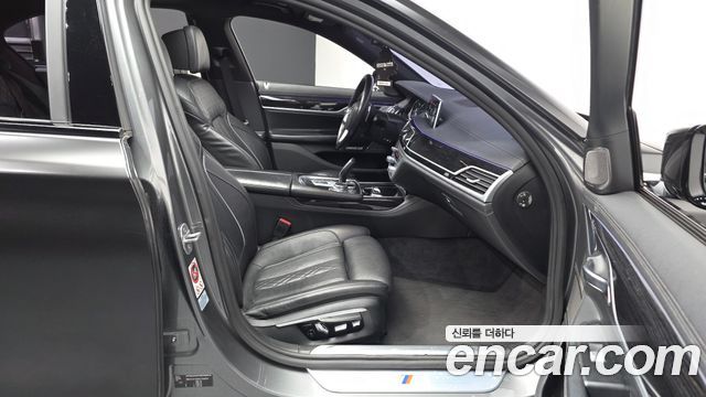 BMW 7-Series 2017 — photo 11