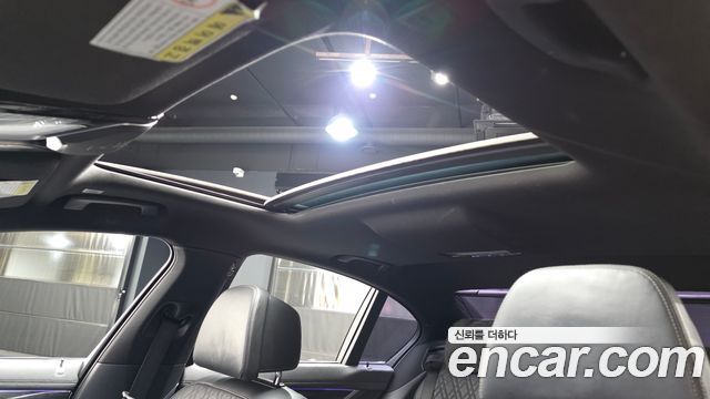 BMW 7-Series 2017 — photo 19
