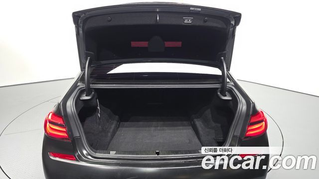 BMW 7-Series 2017 — photo 20