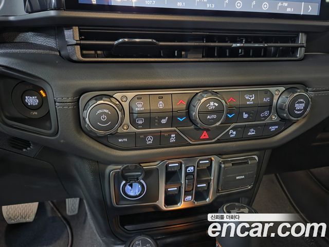 Jeep Wrangler 2026 — photo 15