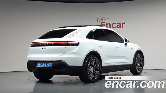 Porsche Macan 2025 — photo 2