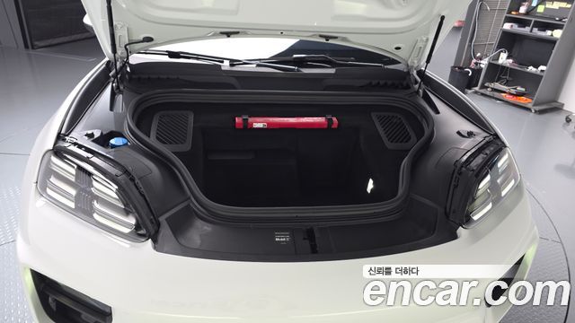 Porsche Macan 2025 — photo 6