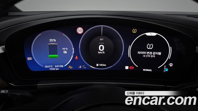 Porsche Macan 2025 — photo 11