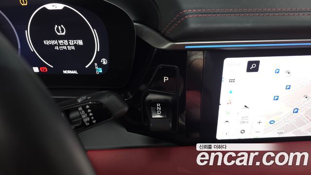 Porsche Macan 2025 — photo 12