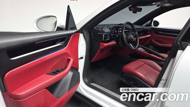 Porsche Macan 2025 — photo 13
