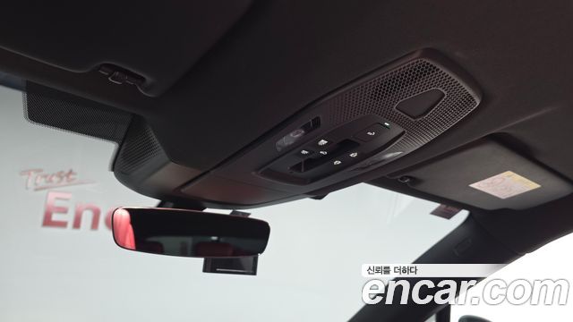 Porsche Macan 2025 — photo 23