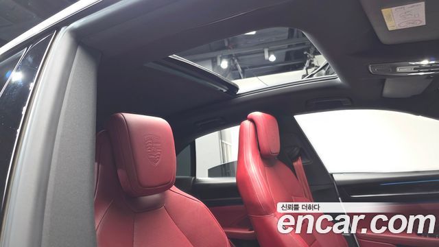 Porsche Macan 2025 — photo 24