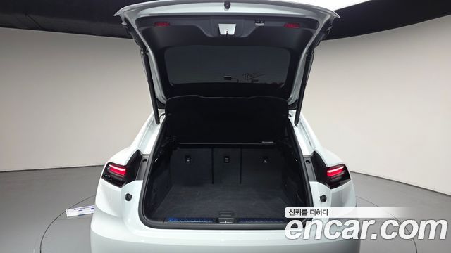 Porsche Macan 2025 — photo 26