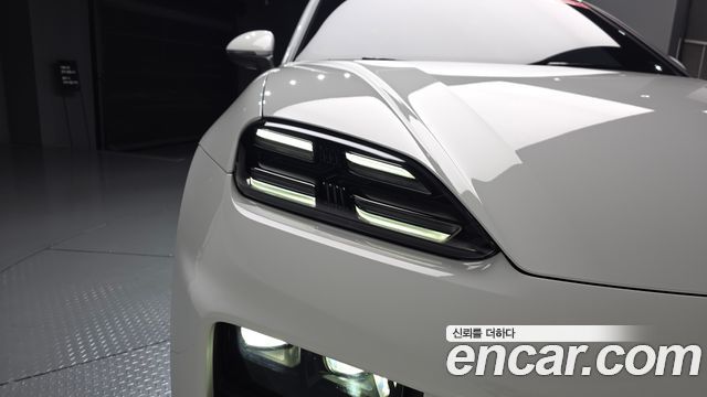 Porsche Macan 2025 — photo 8
