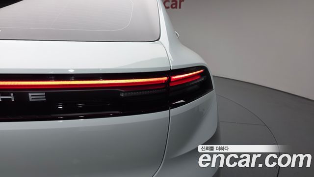 Porsche Macan 2025 — photo 9