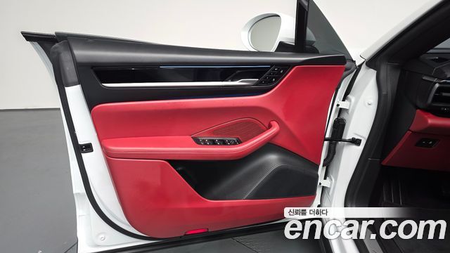 Porsche Macan 2025 — photo 14