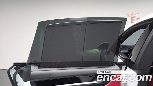 Porsche Macan 2025 — photo 29