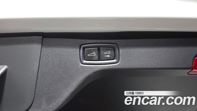 Porsche Macan 2025 — photo 30