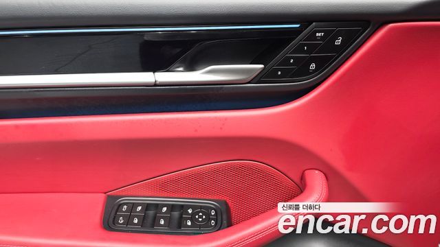 Porsche Macan 2025 — photo 32