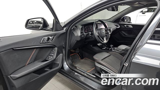BMW 1-Series 2020 — photo 9