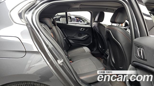 BMW 1-Series 2020 — photo 11