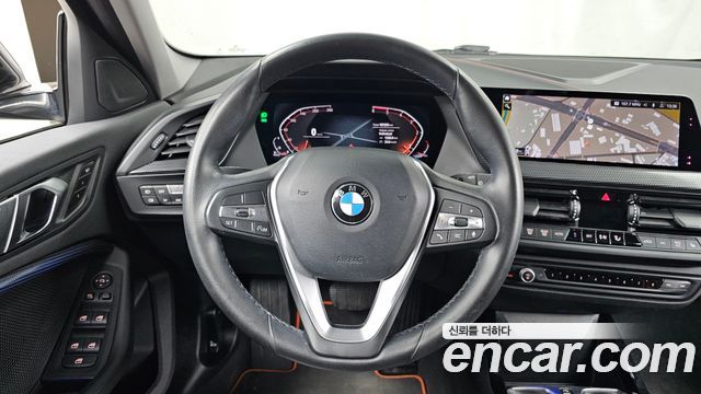 BMW 1-Series 2020 — photo 12