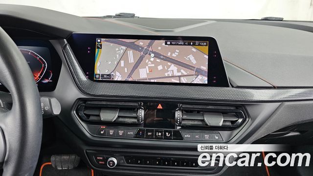 BMW 1-Series 2020 — photo 13