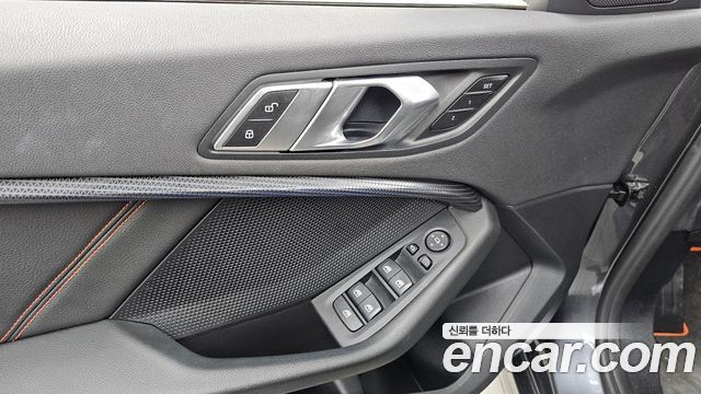 BMW 1-Series 2020 — photo 18