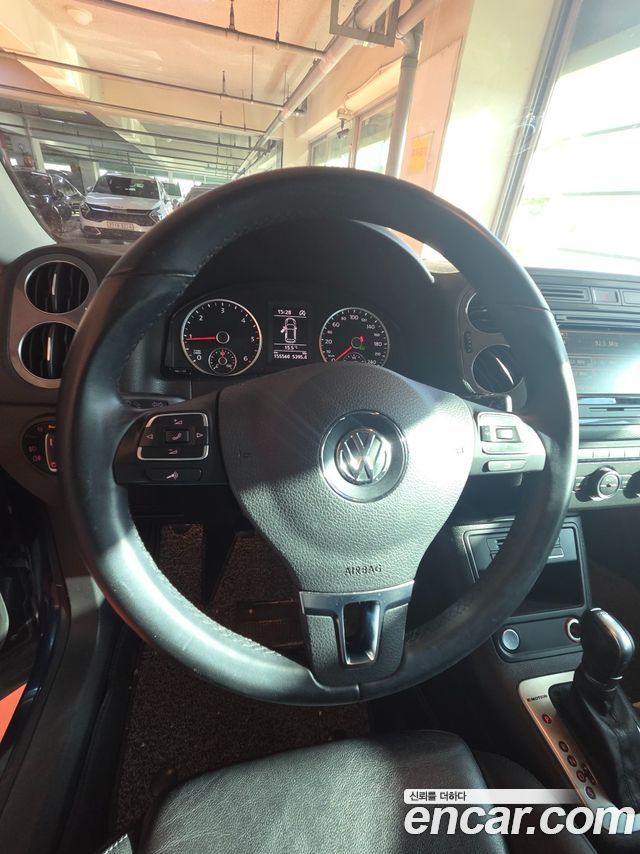 Volkswagen Tiguan 2016 — photo 12