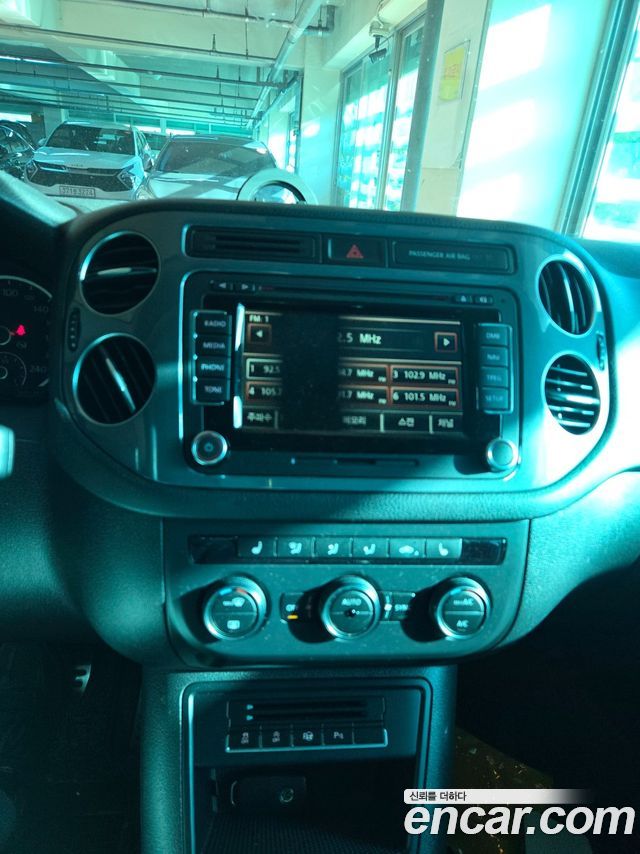 Volkswagen Tiguan 2016 — photo 14