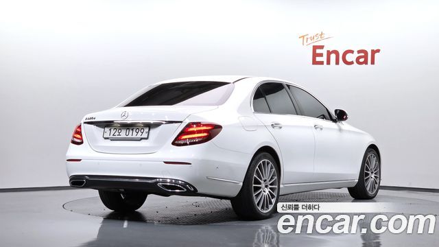Mercedes-Benz E-Class 2017 — photo 2
