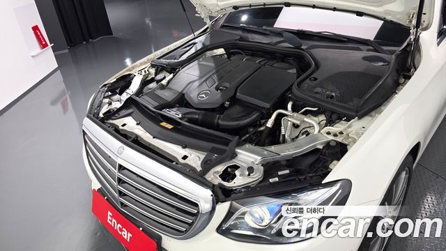 Mercedes-Benz E-Class 2017 — photo 6