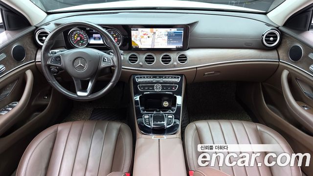 Mercedes-Benz E-Class 2017 — photo 10