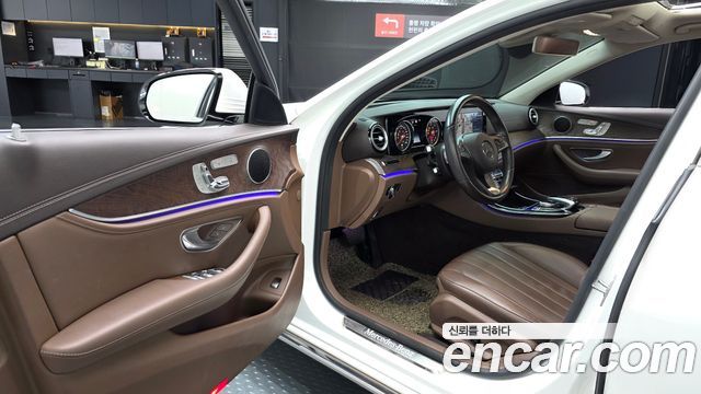 Mercedes-Benz E-Class 2017 — photo 13