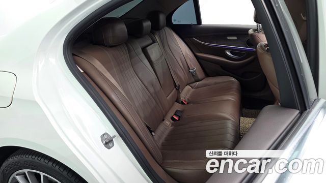 Mercedes-Benz E-Class 2017 — photo 17