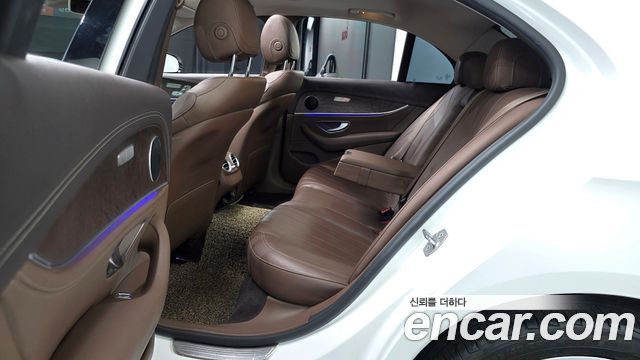Mercedes-Benz E-Class 2017 — photo 18