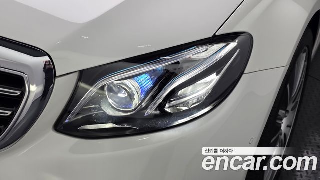Mercedes-Benz E-Class 2017 — photo 8