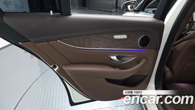 Mercedes-Benz E-Class 2017 — photo 15