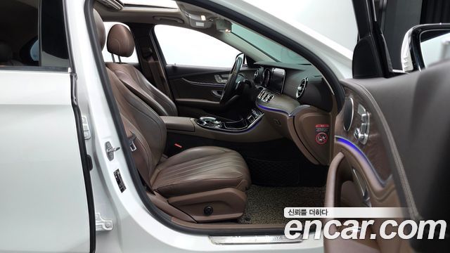 Mercedes-Benz E-Class 2017 — photo 16